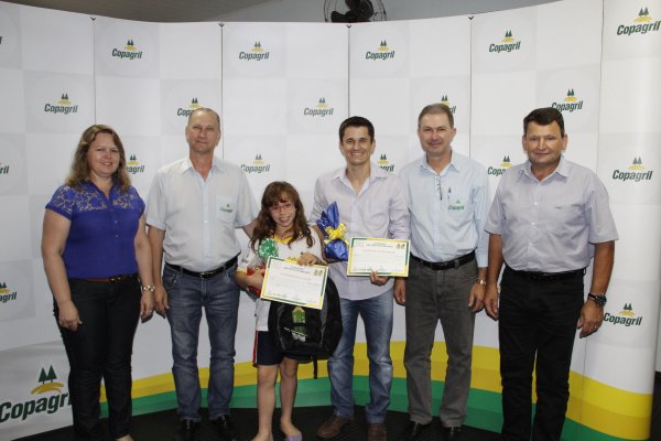 Copagril realiza encerramento do ano do Cooperjovem com premia&ccedil;&otilde;es de reda&ccedil;&otilde;es e projetos