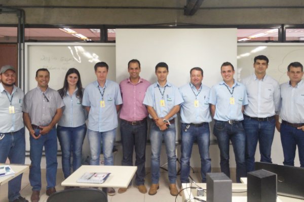 Profissionais da Copagril participam de Academia do Leite