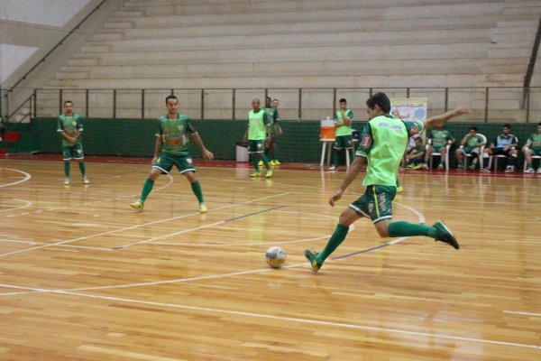 Copagril Futsal enfrenta Umuarama hoje na casa do advers&aacute;rio