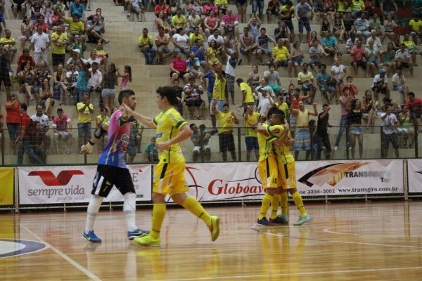 Copagril Futsal vence Toledo por 5x2 e mant&eacute;m invencibilidade no Paranaense