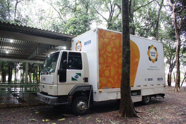 Ve&iacute;culo do programa Cozinha Brasil chega &agrave; AACC para curso que inicia amanh&atilde;