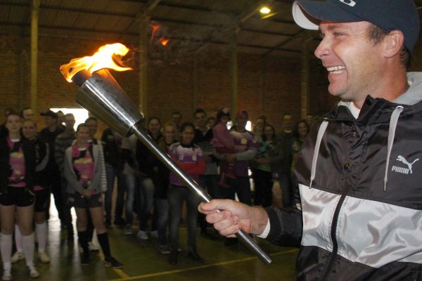 Acendimento da pira ol&iacute;mpica marca abertura das Olimp&iacute;adas da ACJC 