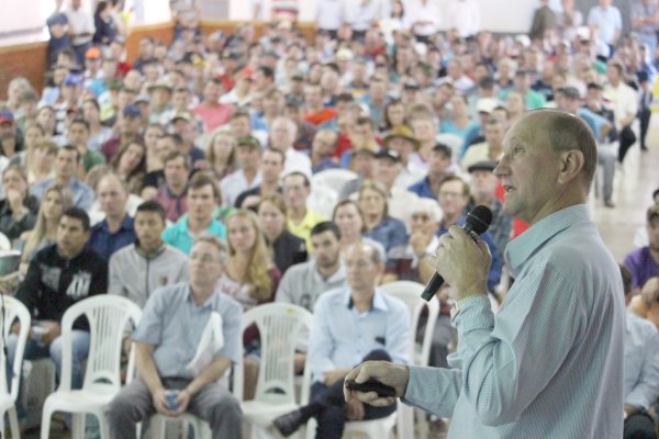 Copagril realiza semin&aacute;rio e premia produtores com melhores resultados na suinocultura