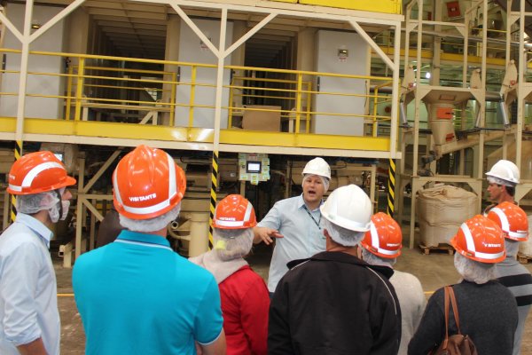 Produtores participam de visita t&eacute;cnica &agrave; F&aacute;brica de Ra&ccedil;&otilde;es Copagril
