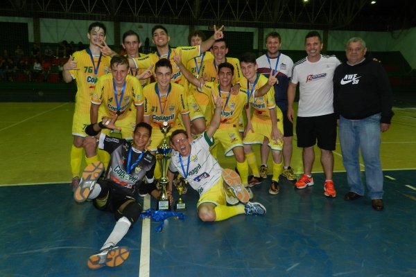 Equipe Copagril sub-17 &eacute; campe&atilde; do Campeonato Municipal de Futsal 2016	