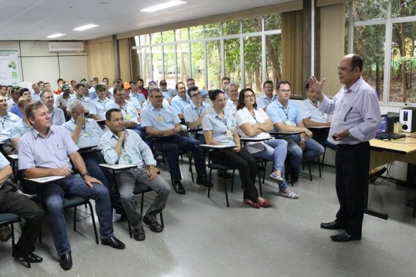 Novembro Azul: funcion&aacute;rios da Copagril assistem a palestra sobre c&acirc;ncer
