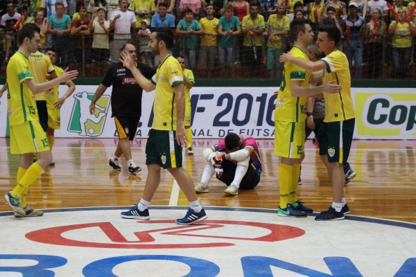 Copagril perde nos p&ecirc;naltis e &eacute; eliminada da Liga Nacional