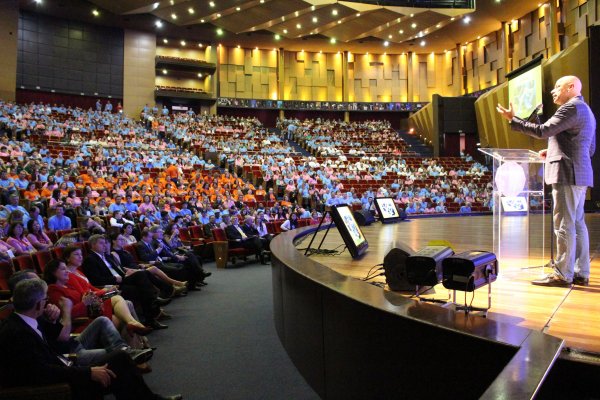 Encontro Estadual re&uacute;ne mais de 2 mil cooperativistas em Curitiba