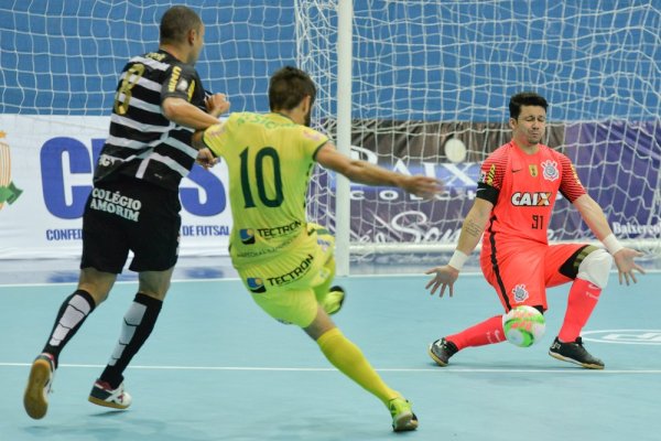 Em jogo de viradas, Copagril leva a pior diante do Corinthians