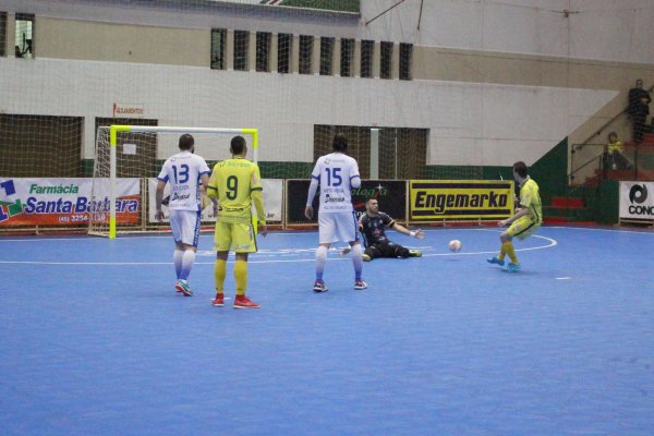 Copagril Futsal sofre derrota para Foz mas ainda tem chance de se classificar