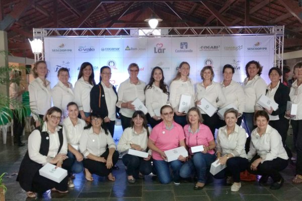 Comitiva representa Copagril no Encontro Estadual de Lideran&ccedil;as Femininas em Maring&aacute;