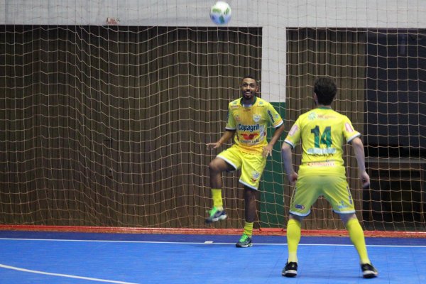 Vitor volta &agrave;s quadras no jogo de hoje entre Copagril Futsal e Paranava&iacute;