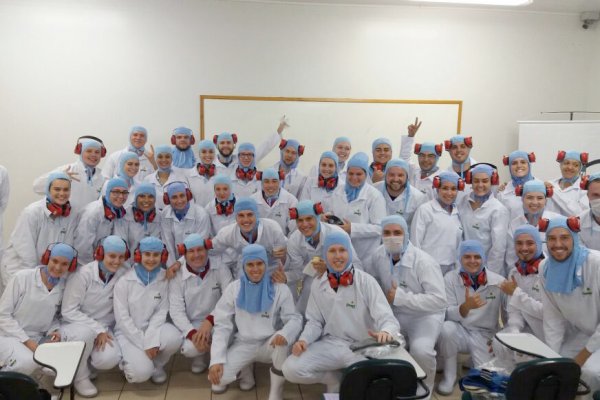 Acad&ecirc;micos da Falurb realizam visita t&eacute;cnica na Unidade Industrial de Aves Copagril