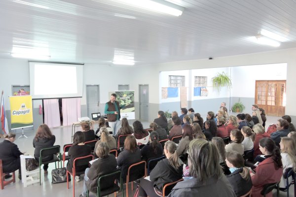 Professores s&atilde;o sensibilizados ao Programa Cooperjovem