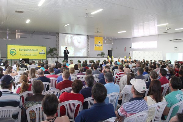 Produtores de su&iacute;nos da Copagril ampliam conhecimentos sobre sanidade durante semin&aacute;rio