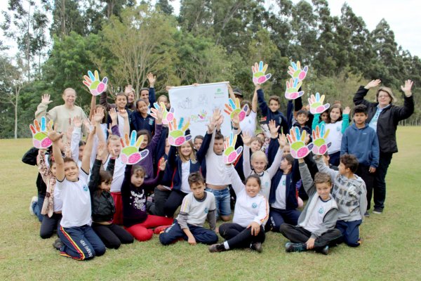 Passeio na trilha ecol&oacute;gica da Copagril incentiva alunos &agrave; preserva&ccedil;&atilde;o da natureza