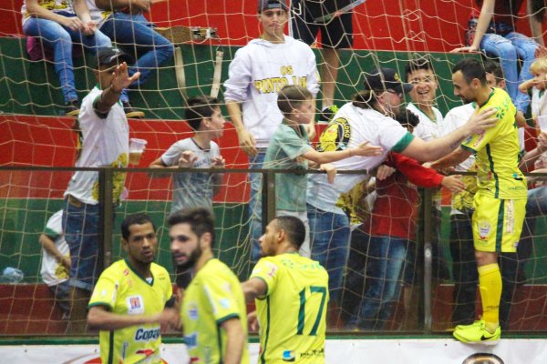 Copagril Futsal goleia Guarapuava e se aproxima dos 4 melhores do Campeonato Paranaense