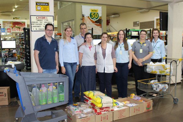 Comit&ecirc;s de jovens da Copagril repassam 350 quilos de alimentos a institui&ccedil;&otilde;es de caridade