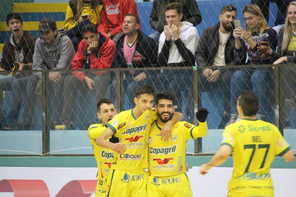 Copagril Futsal vence Blumenau por 5x3 e pontua na Liga Nacional