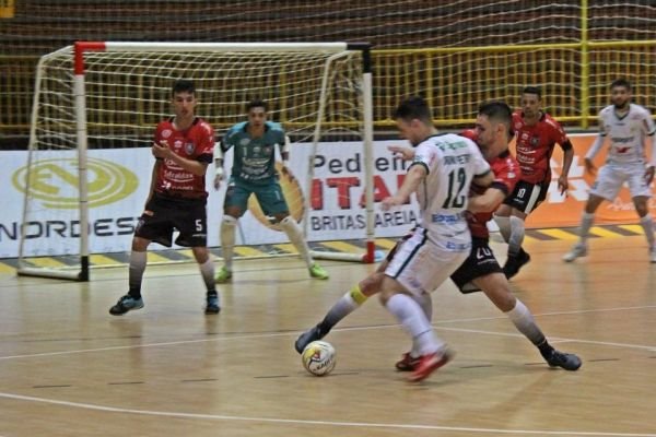 Copagril Futsal vence fora de casa e mant&eacute;m-se na lideran&ccedil;a do Paranaense