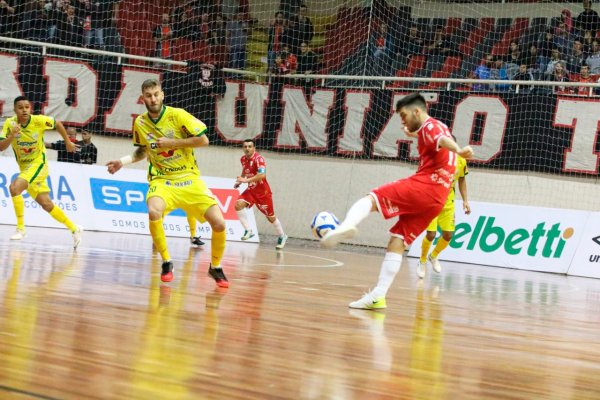 Copagril Futsal joga bem mas n&atilde;o conquista bom resultado em Joinville
