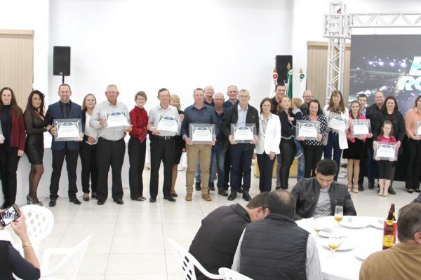 Associados da Copagril est&atilde;o entre os agraciados do Pr&ecirc;mio Produtor Destaque 