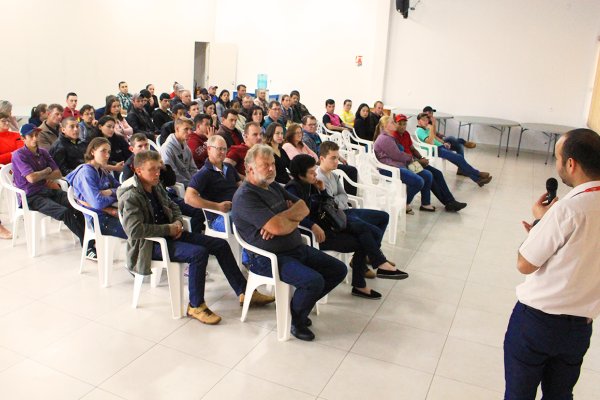 Produtores de su&iacute;nos passam por curso de capacita&ccedil;&atilde;o para certifica&ccedil;&atilde;o