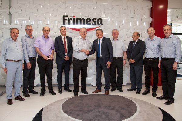 Representantes das cooperativas re&uacute;nem-se com diretores da Itaipu Binacional