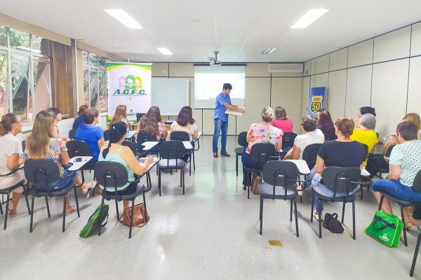 Associadas dos Comit&ecirc;s Femininos da Copagril participam de treinamento