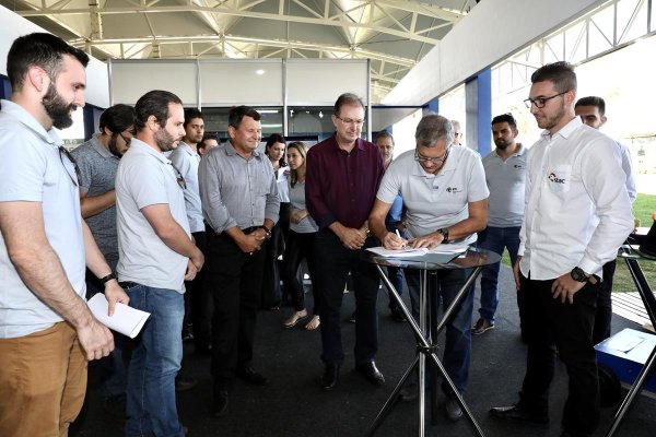 Copagril assina contrato para aplica&ccedil;&atilde;o de tecnologia de monitoramento em avi&aacute;rios