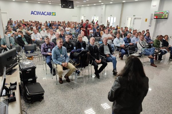 Enfezamento da cultura do milho: evento reuniu agricultores e lideran&ccedil;as