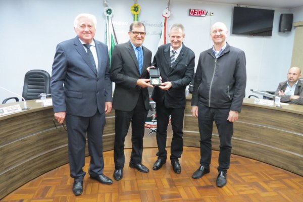 Funcion&aacute;rio Com 30 Anos De Copagril &Eacute; Homenageado Com Medalha De �Honra Ao M&eacute;rito� 