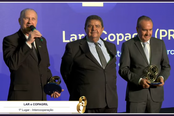 Copagril e Lar recebem premia&ccedil;&atilde;o em Bras&iacute;lia por Intercoopera&ccedil;&atilde;o