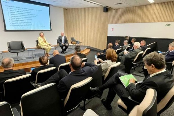Presidente Eloi podkowa se re&uacute;ne com parlamentares da Frencoop em Bras&iacute;lia