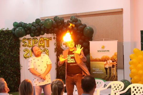 Show de m&aacute;gica marca encerramento da Sipat Copagril 2023 