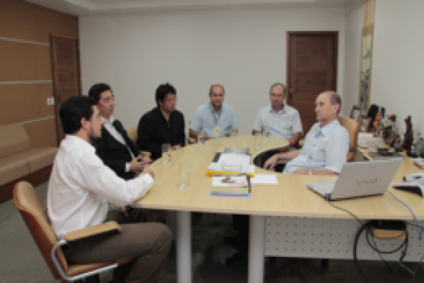 Clientes Japoneses visitam a Copagril