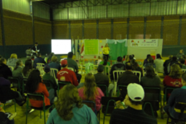 Semana da Coopera&ccedil;&atilde;o movimenta escolas e comunidade de Mercedes