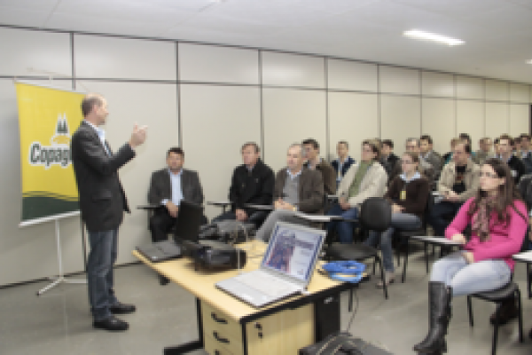 Copagril re&uacute;ne funcion&aacute;rios para reflex&atilde;o no Dia Internacional do Cooperativismo