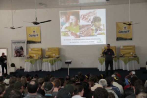 Produtores de su&iacute;nos da Copagril batem recorde departicipa&ccedil;&atilde;o em Semin&aacute;rio Anual