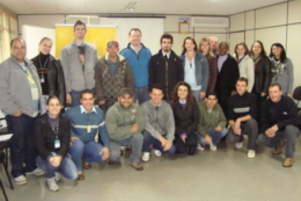 Curso de libras capacita funcion&aacute;rios da Copagril