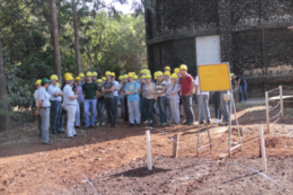 Acad&ecirc;micos da Unioeste realizam visita t&eacute;cnica na Copagril