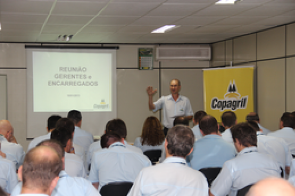 Diretoria apresenta balan&ccedil;o para gerentes e encarregados                              