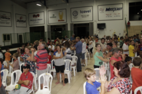 Pais e alunos das Escolinhas da AACC participam de palestra                            