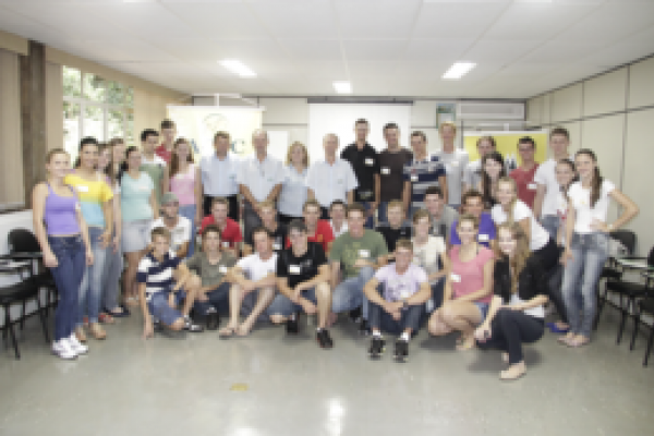 Associados dos CJC's participam de curso de lideran&ccedil;a e coopera&ccedil;&atilde;o                             