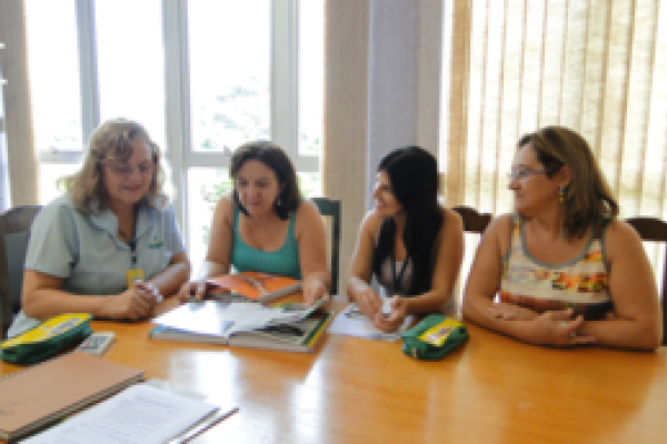 Resultado do Programa Cooperjovem 2012 e metas para 2013 s&atilde;o apresentados &agrave; secretaria de educa&ccedil;&atilde;o d