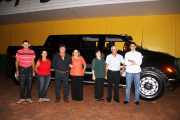 Casais saboreiam jantar da promo&ccedil;&atilde;o realizada no Dia de Campo                            