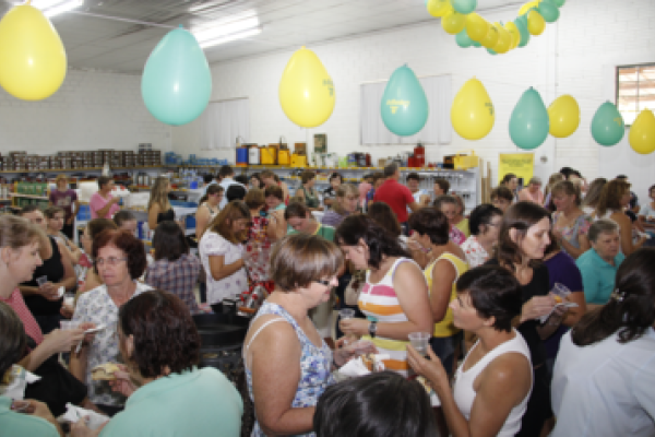 Loja Agropecu&aacute;ria de S&atilde;o Roque recebe associadas e clientes para caf&eacute; da manh&atilde; e apresenta&ccedil;&atilde;o de pro
