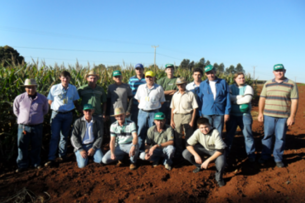 Associados recebem curso sobre manejo de ervas daninhas                               