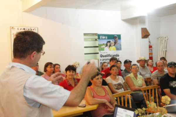 Semin&aacute;rio Qualidade do Leite Normativa 62 &eacute; realizado em Pato Bragado