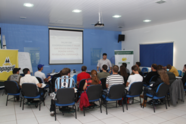 &ldquo;Protagonismo Juvenil Cooperativista&rdquo; &eacute; tema do 6&ordm; m&oacute;dulo do curso Jovemcoop